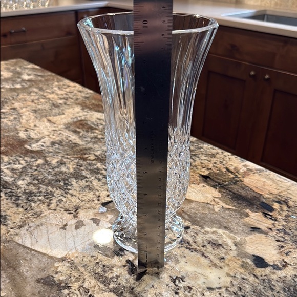 ROYAL CRYSTAL ROCK 24% LEAD CRYSTAL PEDESTAL FLOWER VASE- OPERA COLLECTION. - Picture 2 of 3